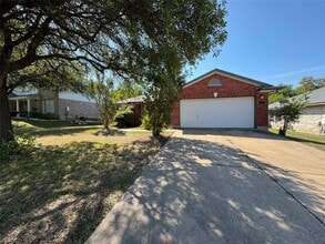 Building Photo - 1508 Highland Dr