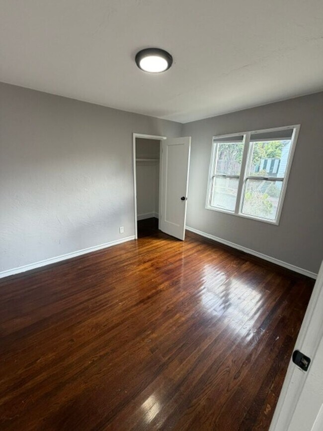 Foto del edificio - 1239-1241 E 22nd St