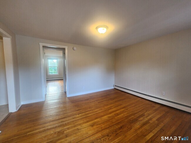 Foto del edificio - 283 Somers Rd