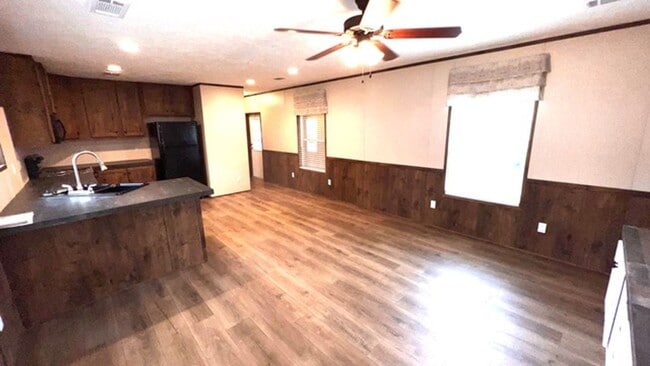 Building Photo - University Estates 63