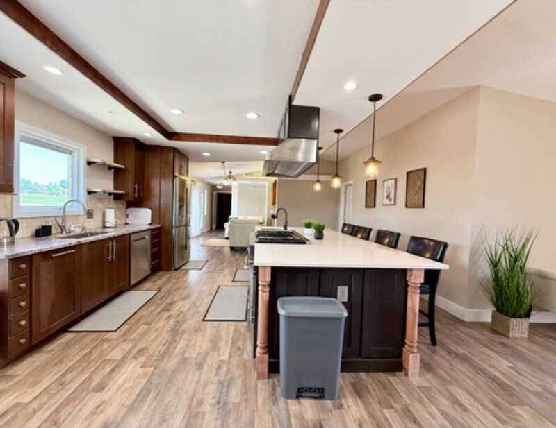 Foto principal - 301 W Mangrum Dr