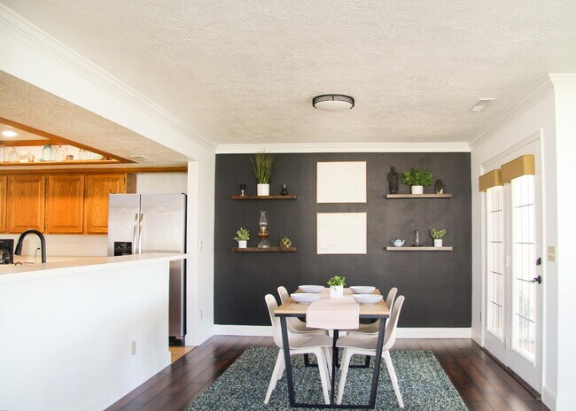 Building Photo - "Spacious 4-Bed, 3-Bath Townhouse Retreat ...