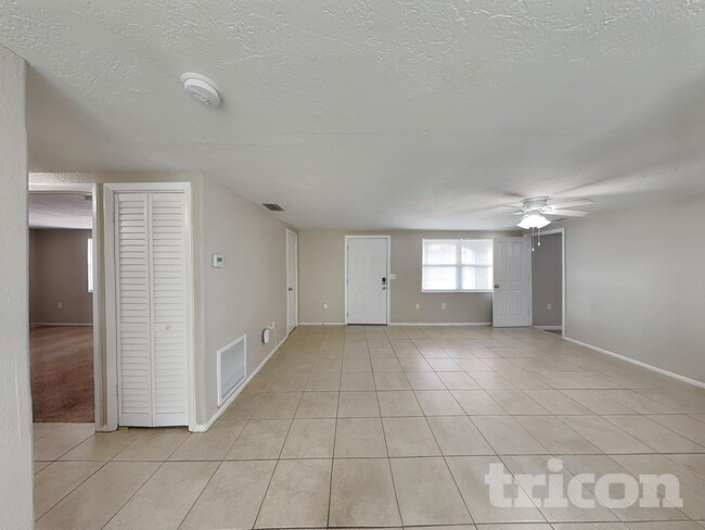 Building Photo - 3007 Bucida Dr