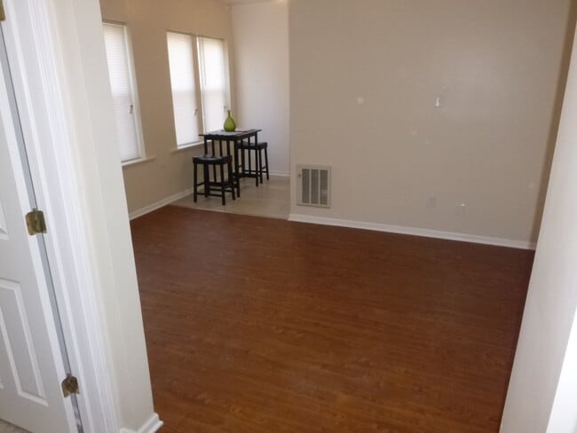 Foto del edificio - 3156 W Warren Blvd