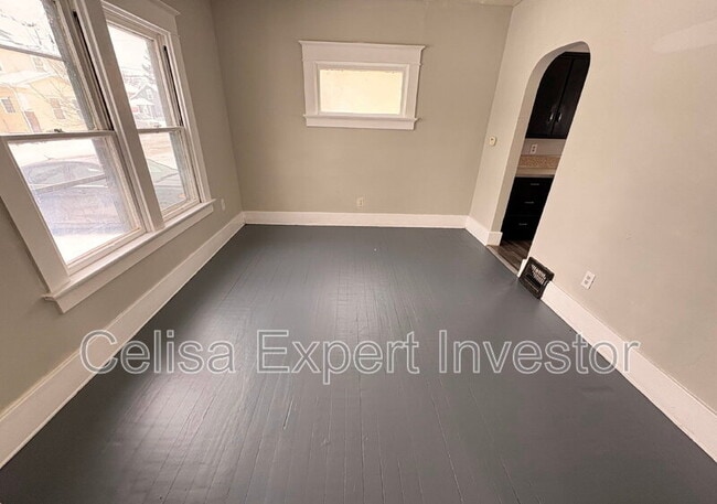 Building Photo - 1902 Riedmiller Ave