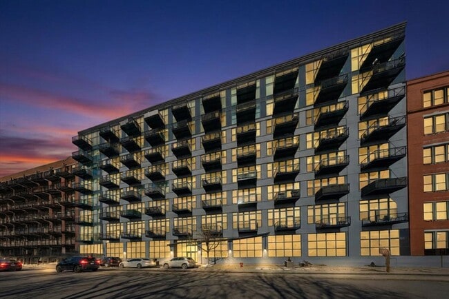 Building Photo - 1224 W Van Buren St