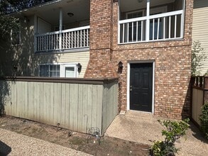 Building Photo - 2302 Melissa Dr