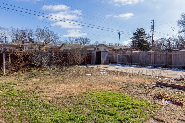 Building Photo - 1750 S Fabrique Dr