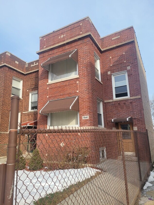 Foto principal - 7841 S Loomis Blvd