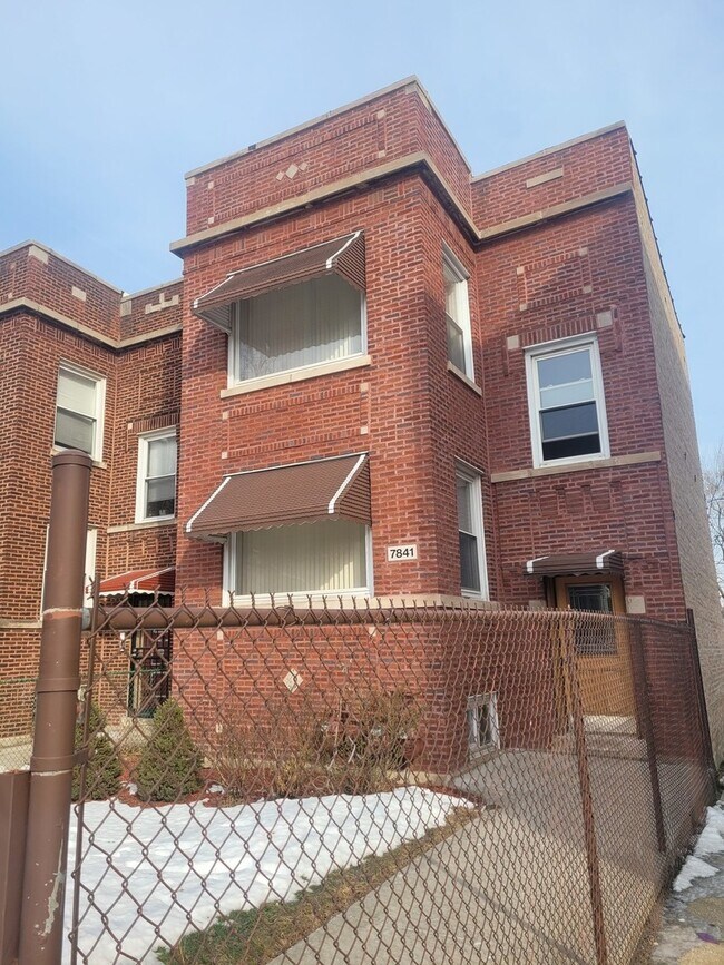 Building Photo - 7841 S Loomis Blvd