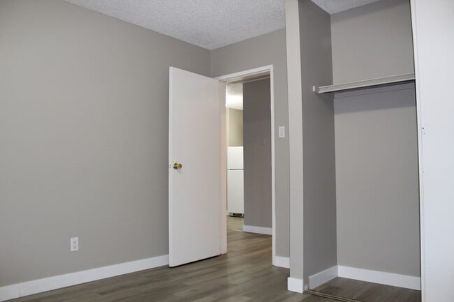 Building Photo - Assiniboine Apartments