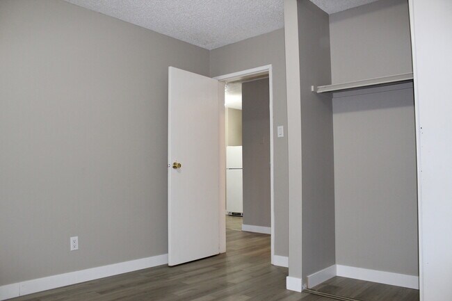 Photo du bâtiment - Assiniboine Apartments