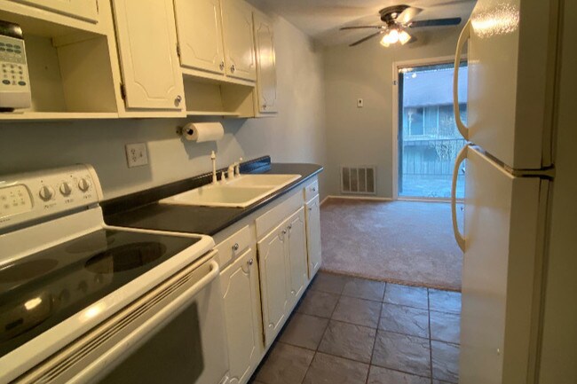 Kitchen - 2500 Topsfield Rd