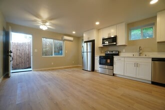 Building Photo - 7221 Jacmar Ave