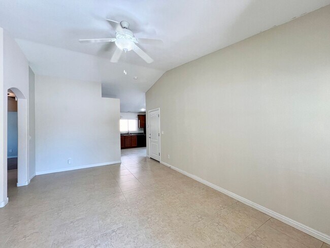 Building Photo - BEAUTIFUL 3BD/2BA SINGE STORY TOWNHOME IN ...