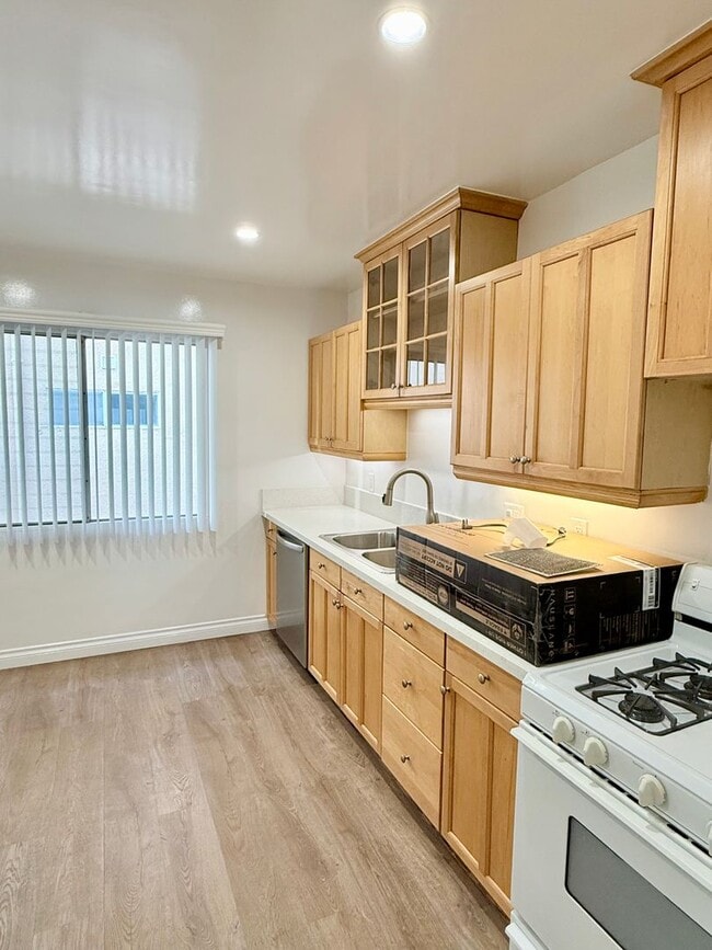 Building Photo - 1451 Armacost Ave
