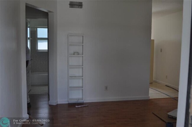 Foto del edificio - 6532 SW 26th St