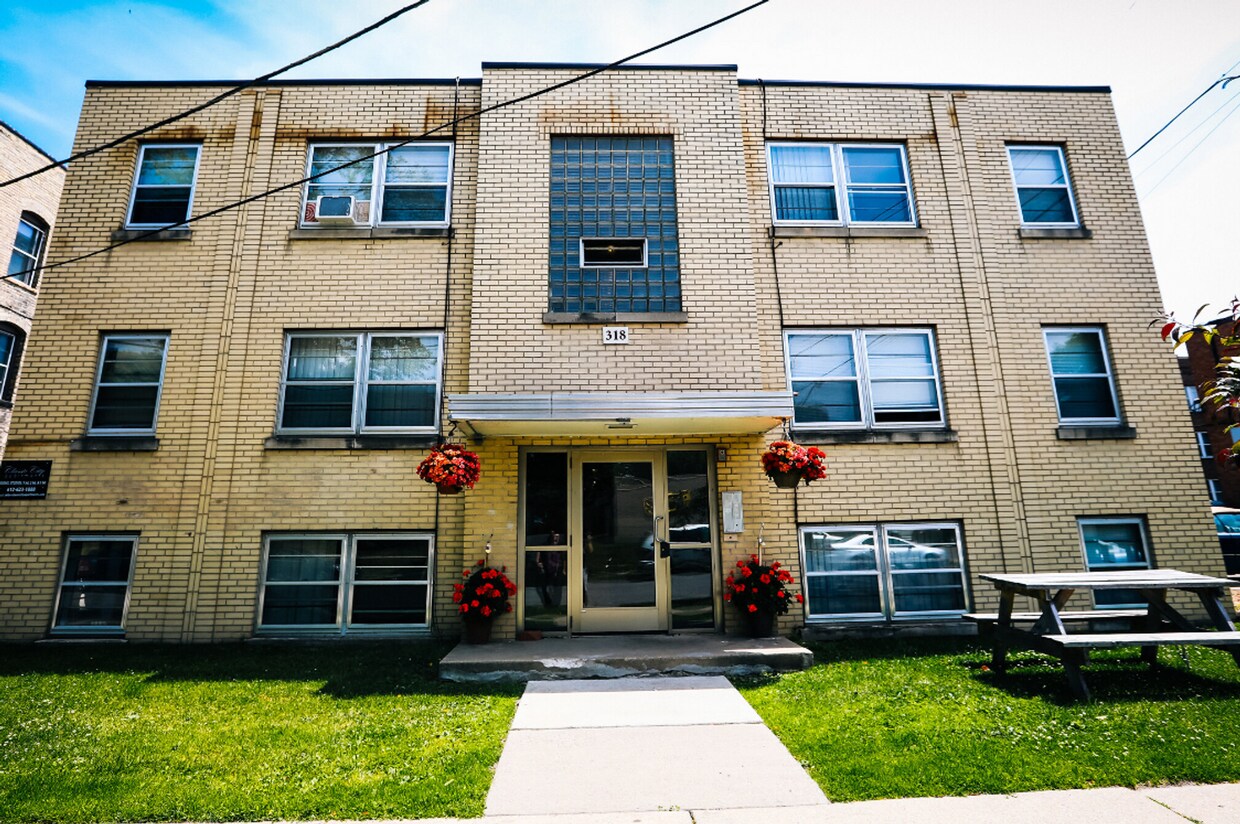 Primary Photo - 318 SE 8th Ave