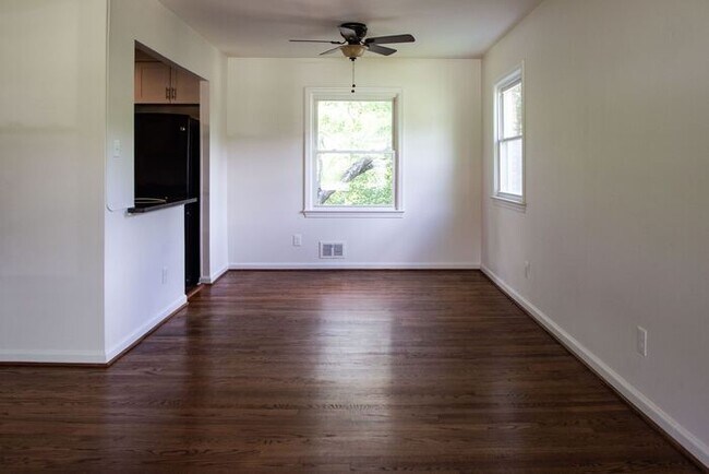 Building Photo - 5400 Stratford Ln