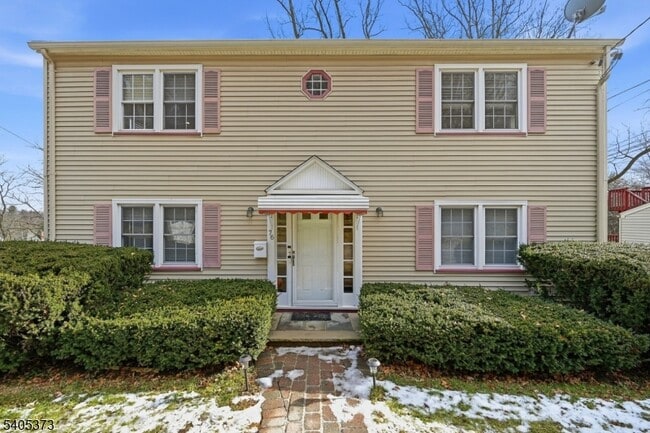 Building Photo - 76 Mt Kemble Ave