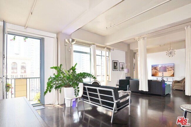 Foto del edificio - 849 S Broadway