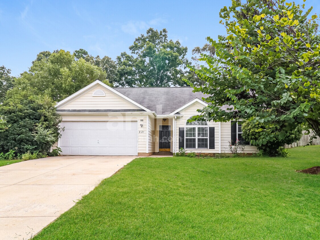 Primary Photo - 821 Barbee Farm Dr