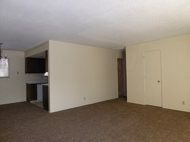 Foto del edificio - 2 Bedroom Duplex in East Glenn
