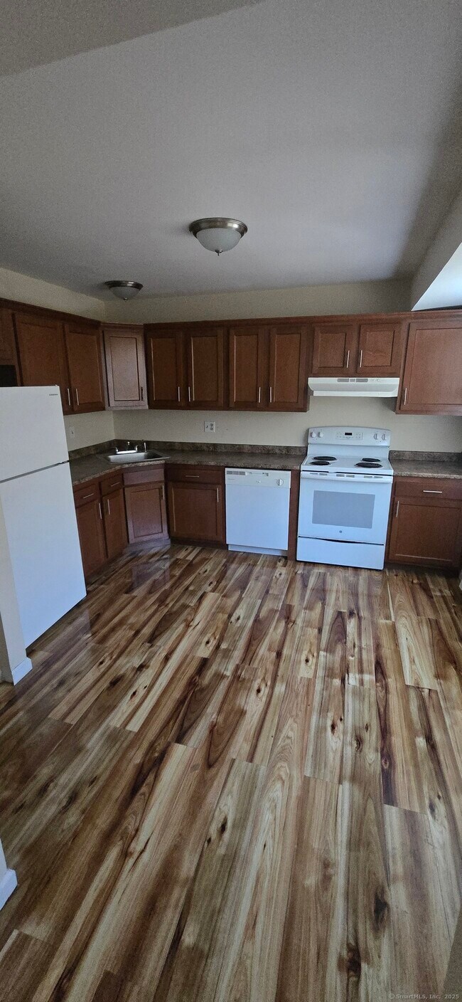 Foto del edificio - 1744 Thomaston Ave