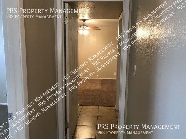 Building Photo - 1559 E Flower Cir