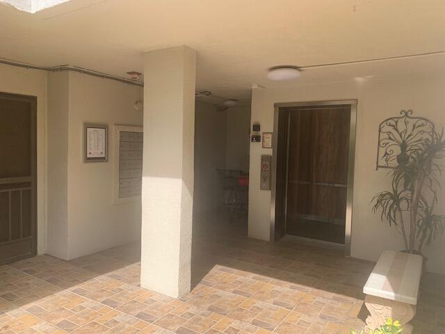 Foto del edificio - 6585 Kensington Ln