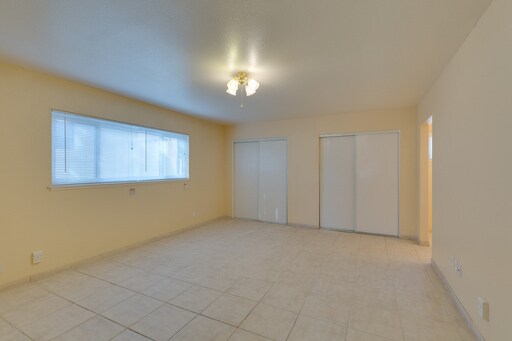 Foto principal - CLEAN AND READY FOR MOVE IN! OPEN AND BRIG...