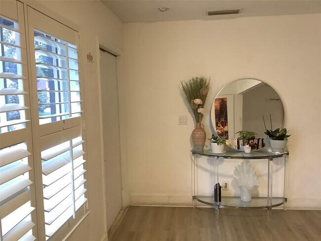 Foto del edificio - 5280 Bosque Ln