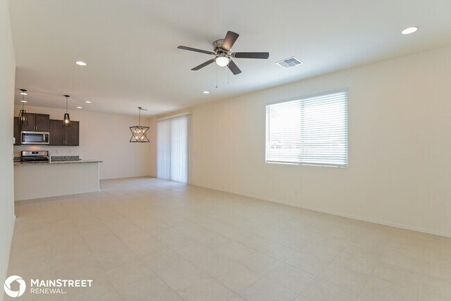 Foto del edificio - 12716 N Watkins Ave