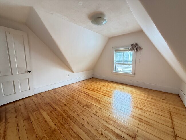 Foto del edificio - 57 Rindge Ave