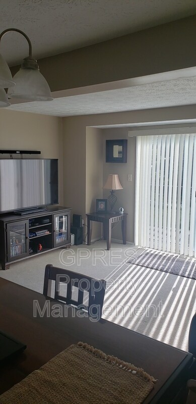 Building Photo - 323 Garden Hill Dr