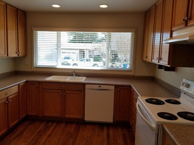 Building Photo - Attractive 5 bedroom home in Rohnert Park