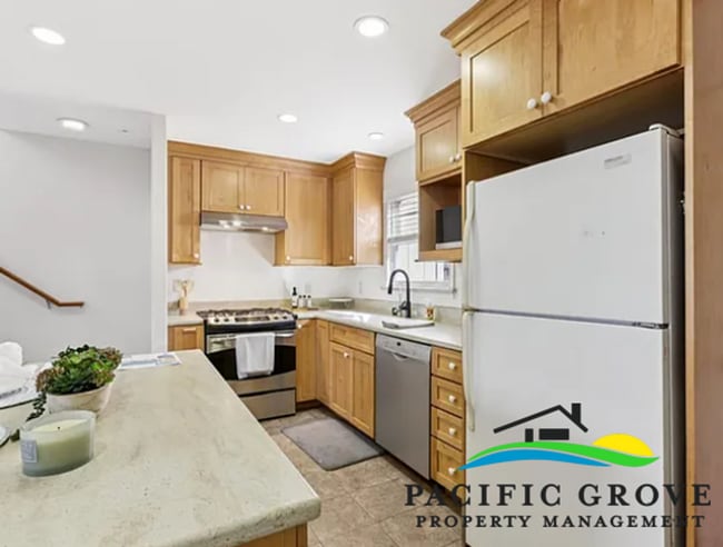 Building Photo - Cozy Coastal Retreat with Ocean Glimpses in Pacific Grove