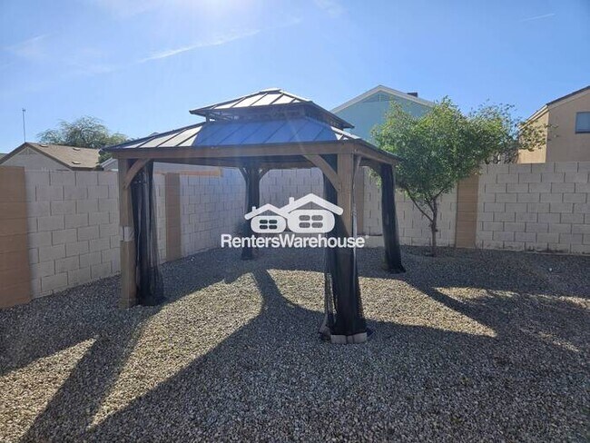 Foto del edificio - Tranquility meets Modern Living with Solar Panels!