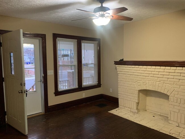 Foto del edificio - 575 E Kossuth St