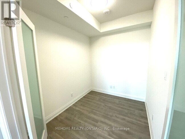 Building Photo - 56-1656 Andre de Grasse St