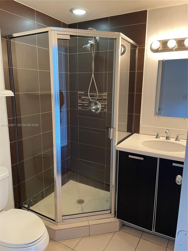 Building Photo - 621 11th St