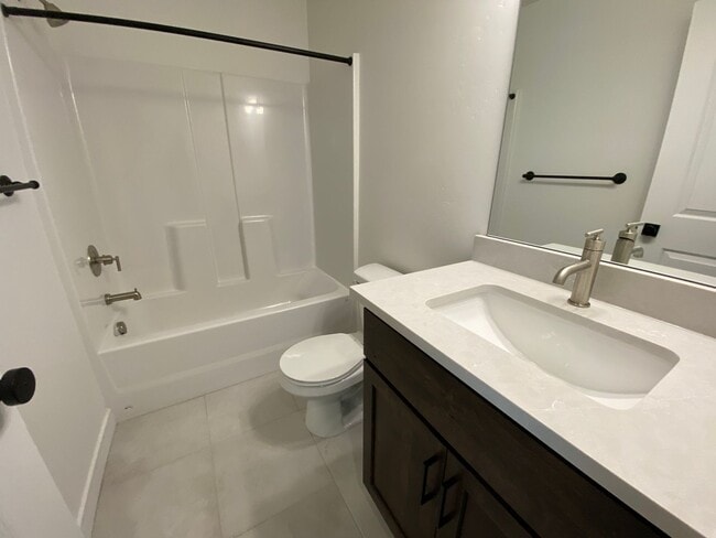 Building Photo - Newer Rockwell Ranch Townhome