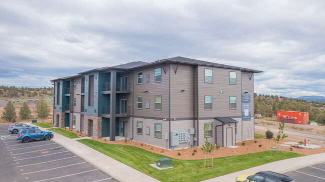 Building Photo - The Heights @ Yarrow
