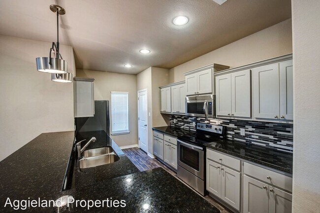Building Photo - 4 br, 4.5 bath House - 3536 Summerway