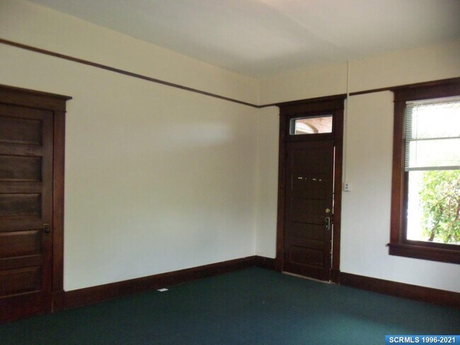Building Photo - 305 N Pinos Altos Rd