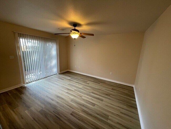 Building Photo - Nice 2 Bedroom/2.5 Bath/1 Car Garage End Unit Townhome For Rent!