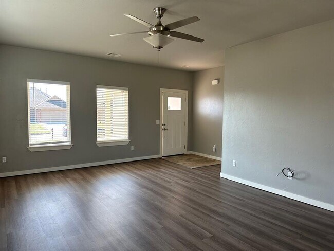 Foto del edificio - 809 Lakeview Dr