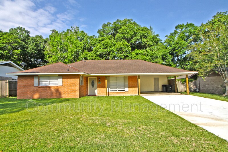 Primary Photo - 836 E Versailles Dr