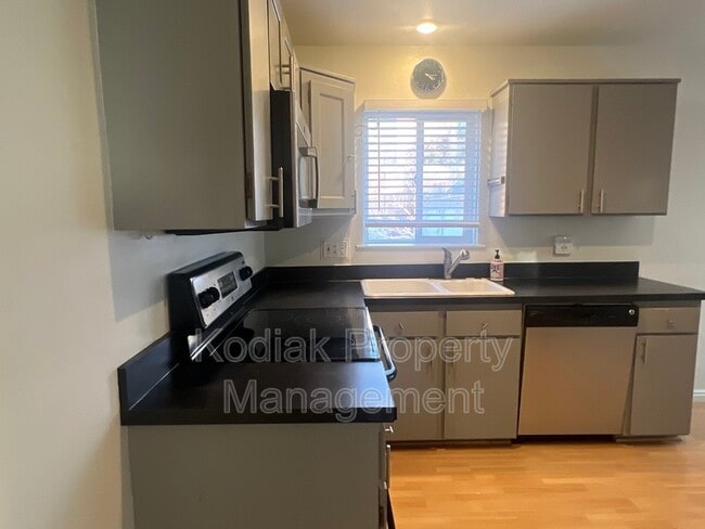 Foto del edificio - 2153 Broadmoor St S