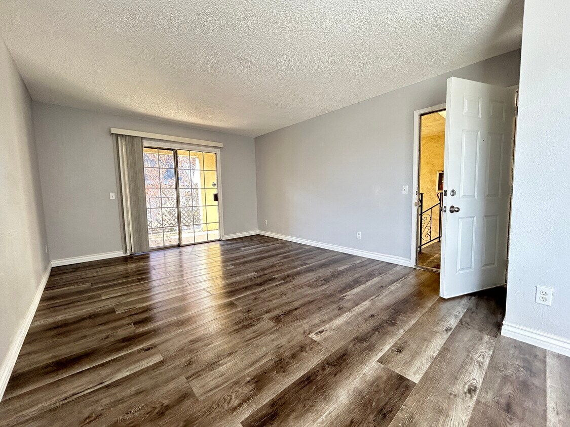 Foto principal - 149 W 6th St